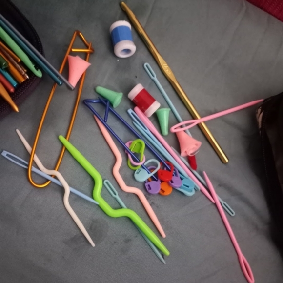 51pc Crocheting Needle & extras(c pics) - Picture 2 of 6